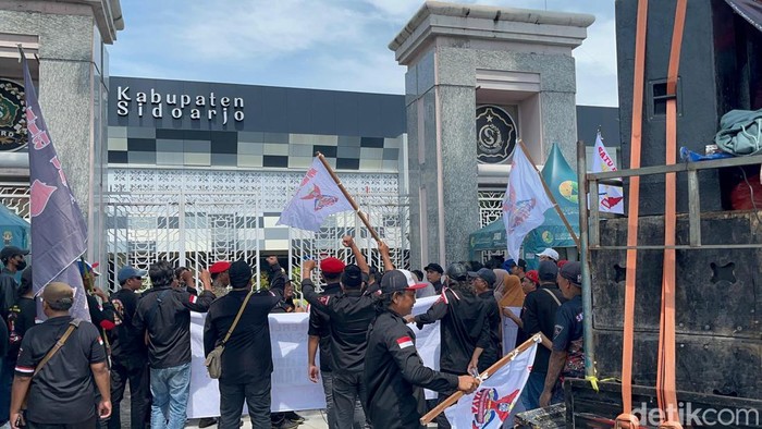 demo-warga-sidoarjo-soal-dugaan-mafia-tanah-1770874512118_169